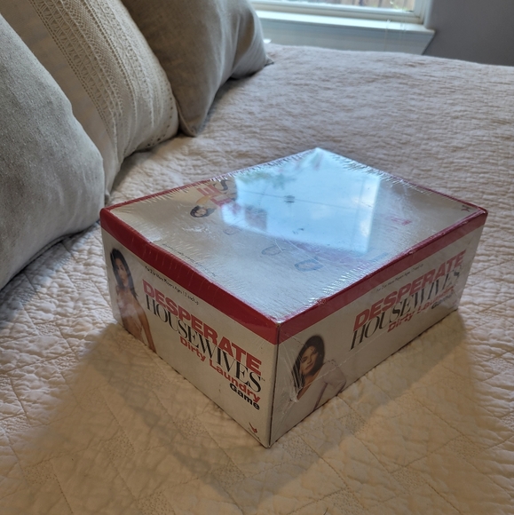 NWT vintage Desperate Housewives Dirty Laundry board game in plastic - Picture 4 of 5